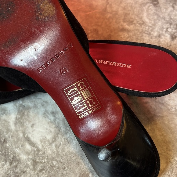 Burberry Classic Black Suede Mules - EU Size 41. Slightly worn, good condition. - Picture 4 of 6